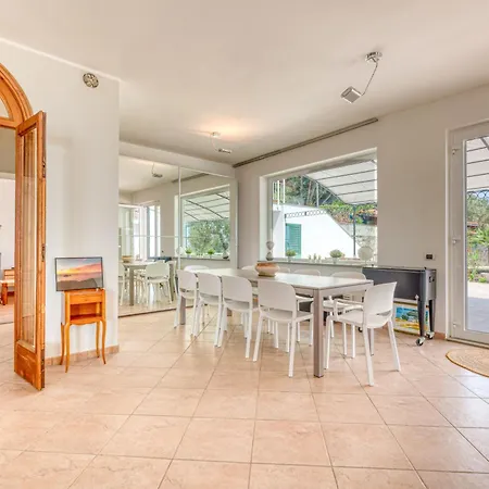 Luce Del Sol With Pool - L Apartment Alassio