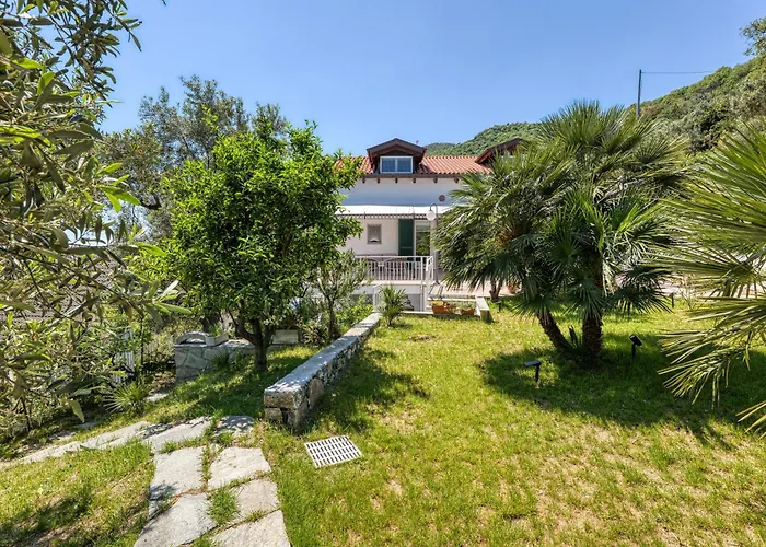 ALA - Villa Luce del Sol with Pool - L - Happy Rentals * Alassio